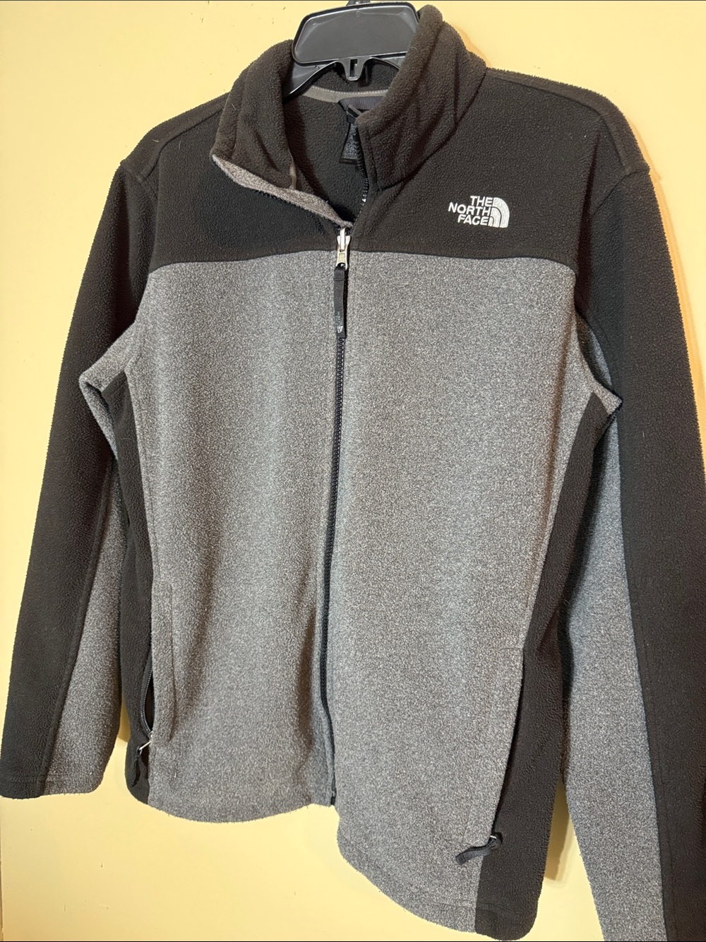 The North Face  Two-Tone Black & Gray Fleece Jacket boys XL